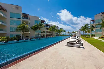The Elements Playa Del Carmen 아파트